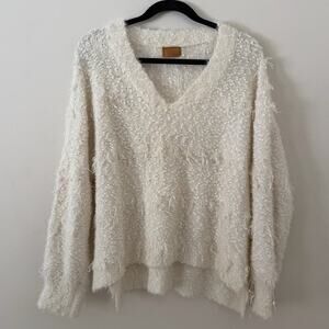 POL Boucle Fringe Knit V Neck Cream Sweater Size Small High Low Split Hem